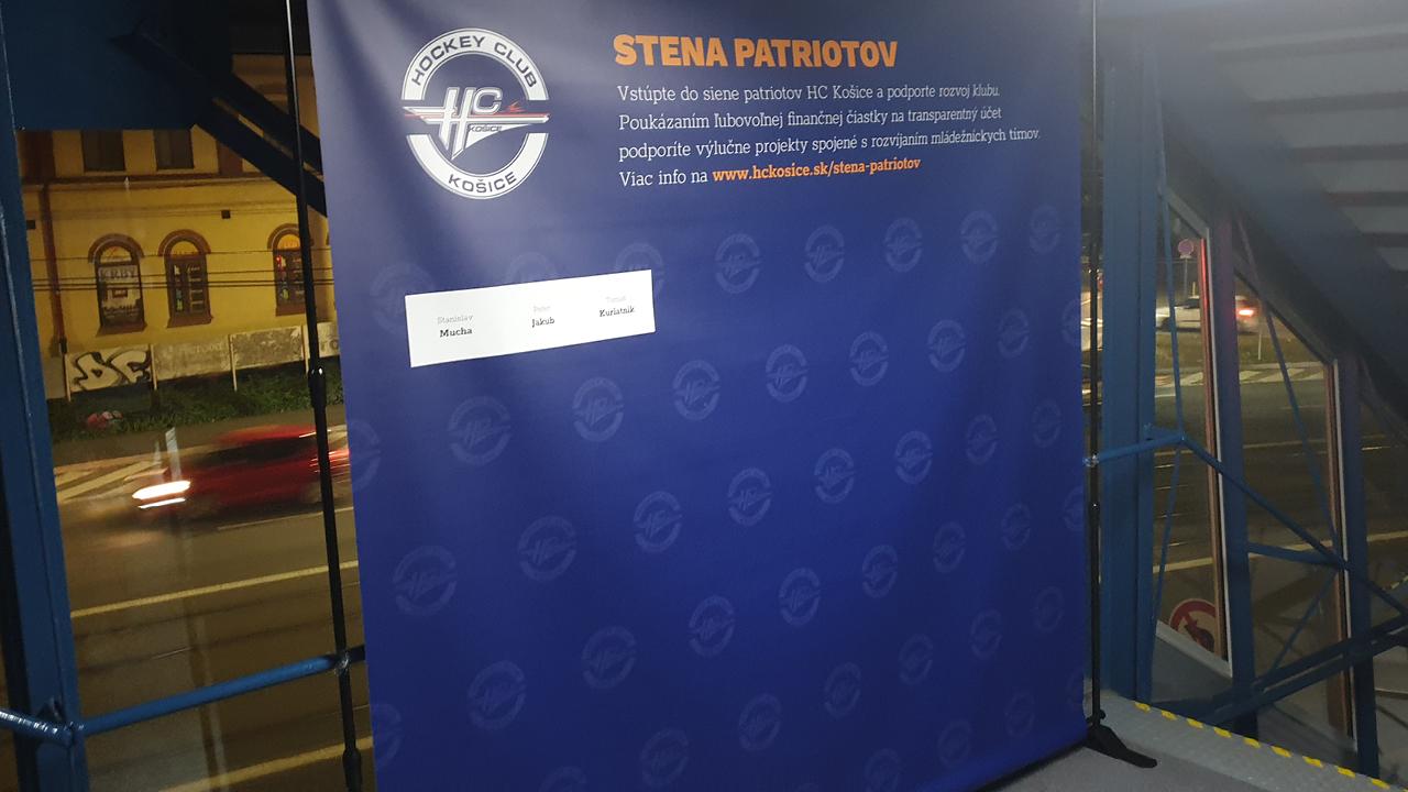 Postavili sme Stenu patriotov