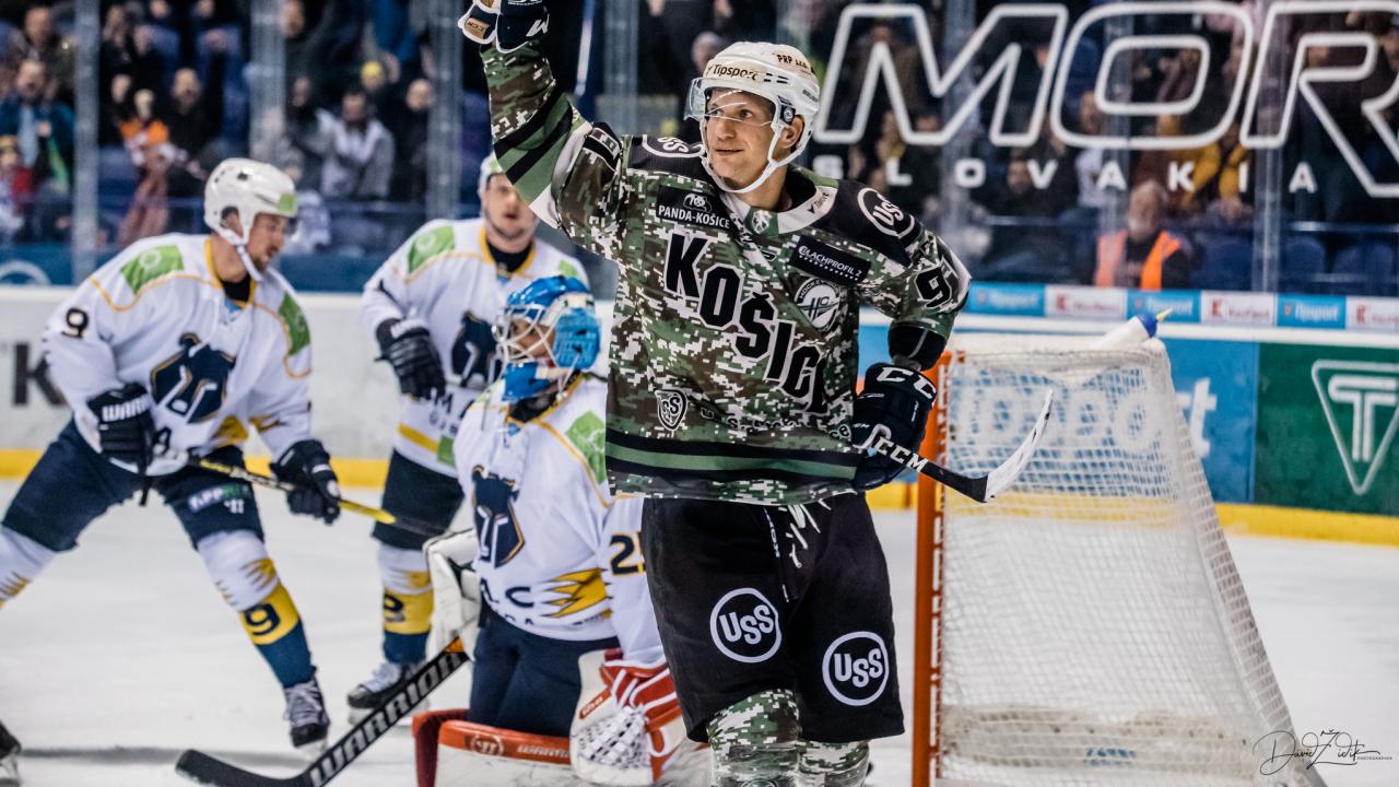 Chovan's hat-trick in special camouflage jerseys