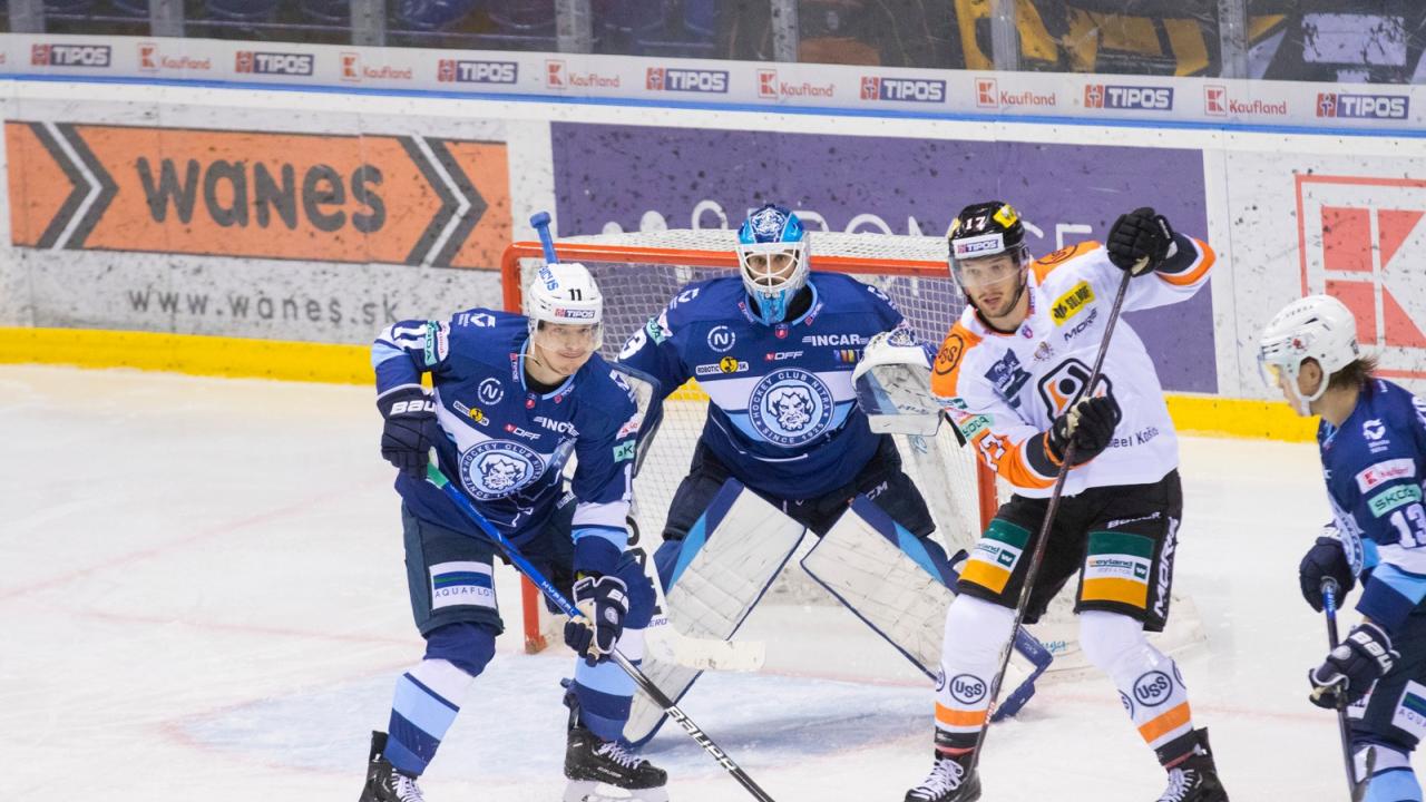 V Steel Aréne súboj tabuľkových susedov