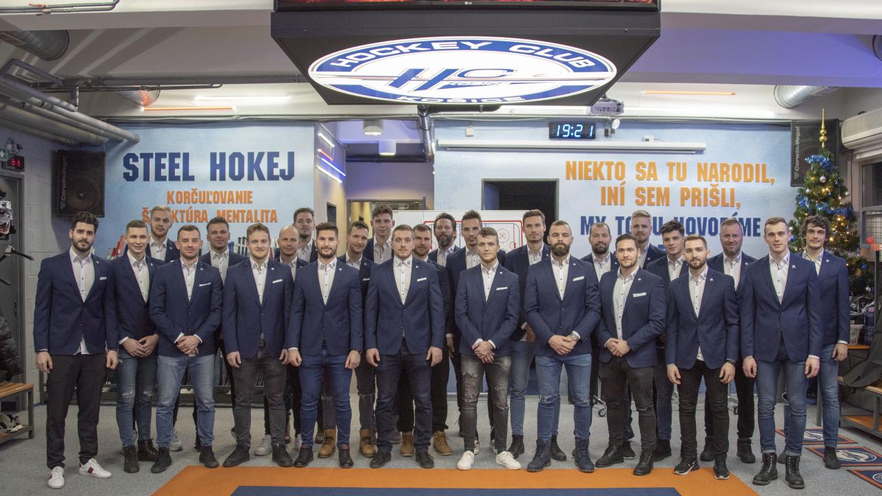 Hokejisti obdržali nový outfit, na Slovan už v novom dress code 