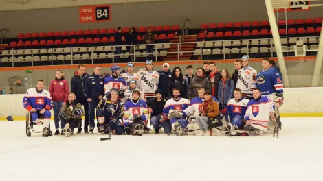 Výber HC Košice si zatrénoval so slovenskými paralympijskými reprezentantmi